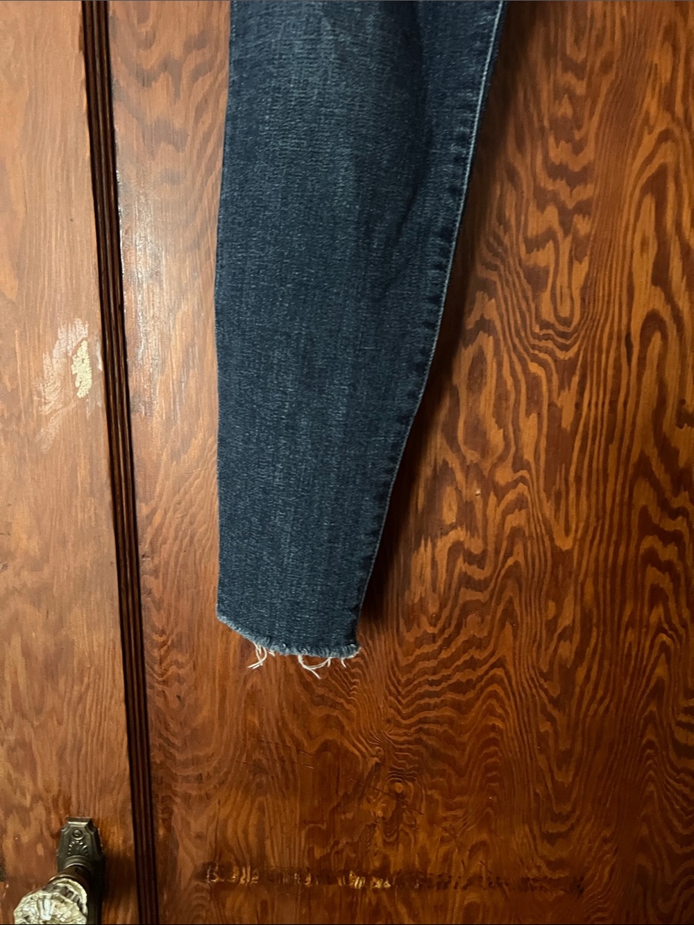 Mother Looker Ankle Fray in Girl Crush - Picture 5 of 12